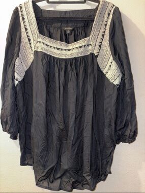 Lucky Brand size 1X Black Top with White Embroidered boho details